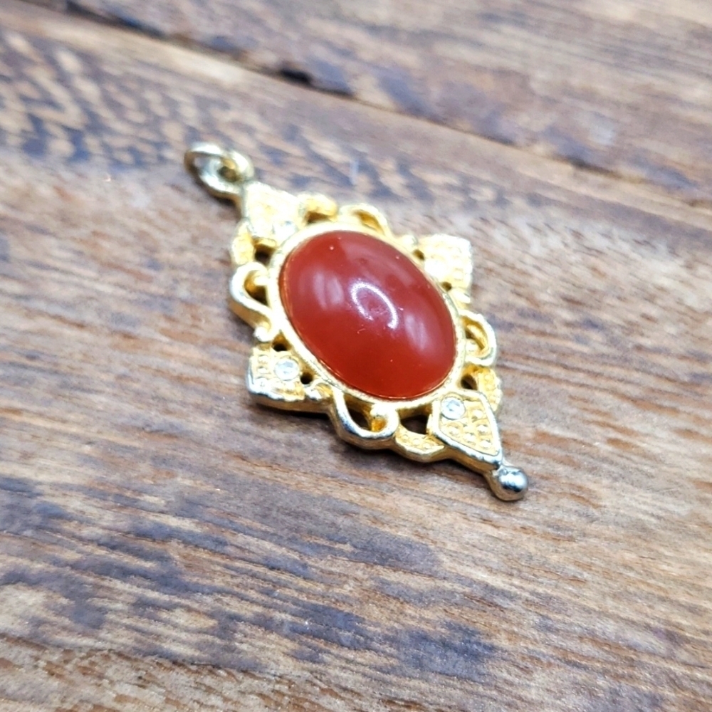 Blood garnet pendant medallion burst